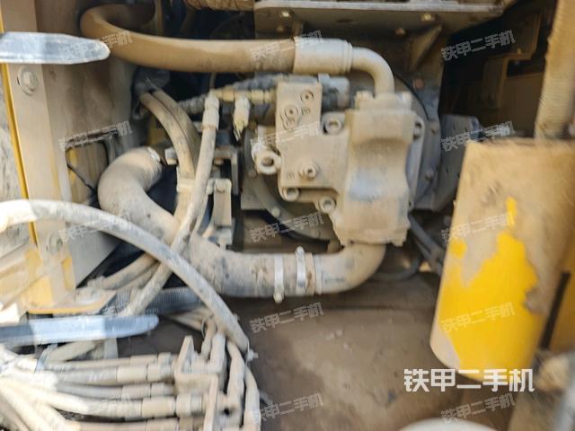 液壓泵艙室正面整體(整機(jī)外觀) 液壓泵艙室正面整體(整機(jī)外觀)