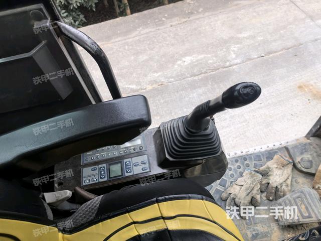 座椅左側(cè)控制臺(tái)/音響/含左手柄（駕駛室部分）