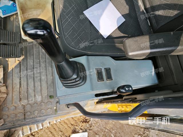 座椅左側(cè)控制臺/音響/含左手柄（駕駛室部分）