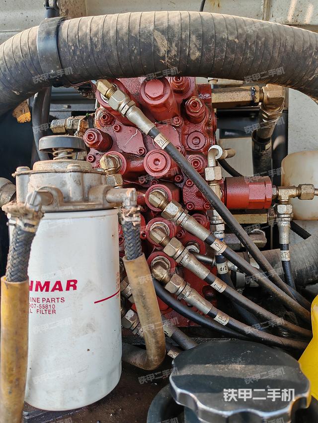 回轉(zhuǎn)馬達(dá)和主控閥（整機(jī)外觀）