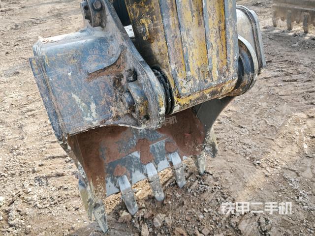 鏟斗右后整體（工作和回轉(zhuǎn)裝置）