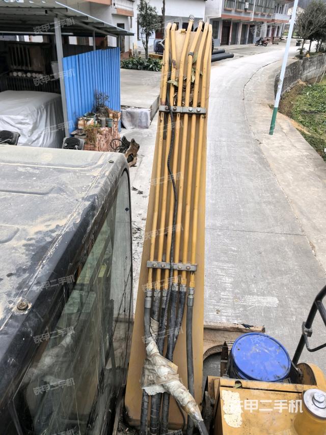 大臂背部俯視（工作和回轉(zhuǎn)裝置）