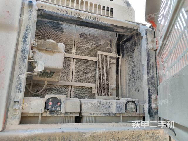 散熱器正面(大件艙室) 散熱器正面(大件艙室)