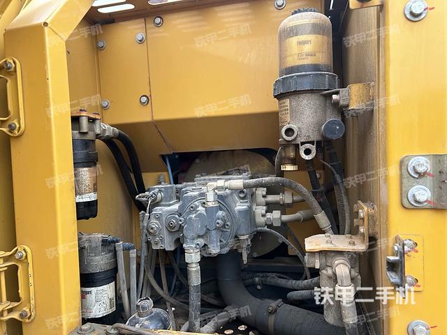 液壓泵艙室正面整體(整機(jī)外觀) 液壓泵艙室正面整體(整機(jī)外觀)