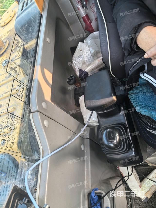 座椅左側(cè)控制臺/音響/含左手柄（駕駛室部分）