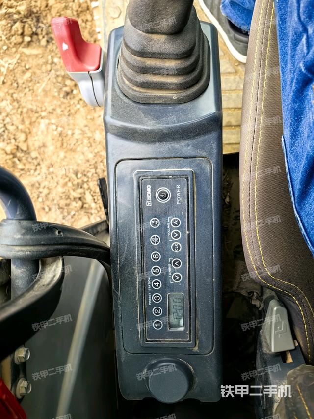 座椅左側(cè)控制臺/音響/含左手柄（駕駛室部分）