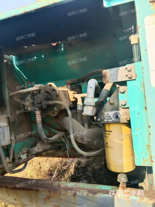 液壓泵艙室正面整體(整機(jī)外觀) 液壓泵艙室正面整體(整機(jī)外觀)