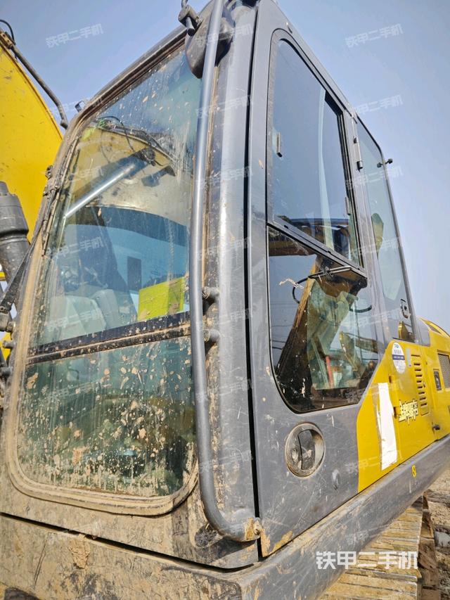 駕駛室左前45度（駕駛室部分）