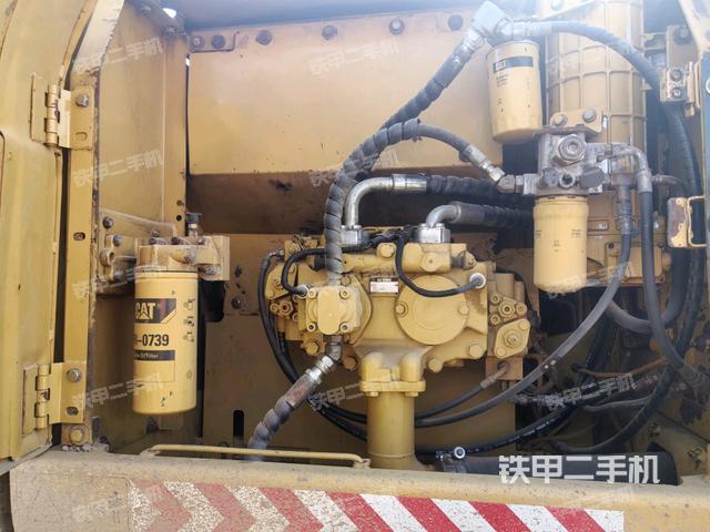 液壓泵艙室正面整體（整機(jī)外觀）