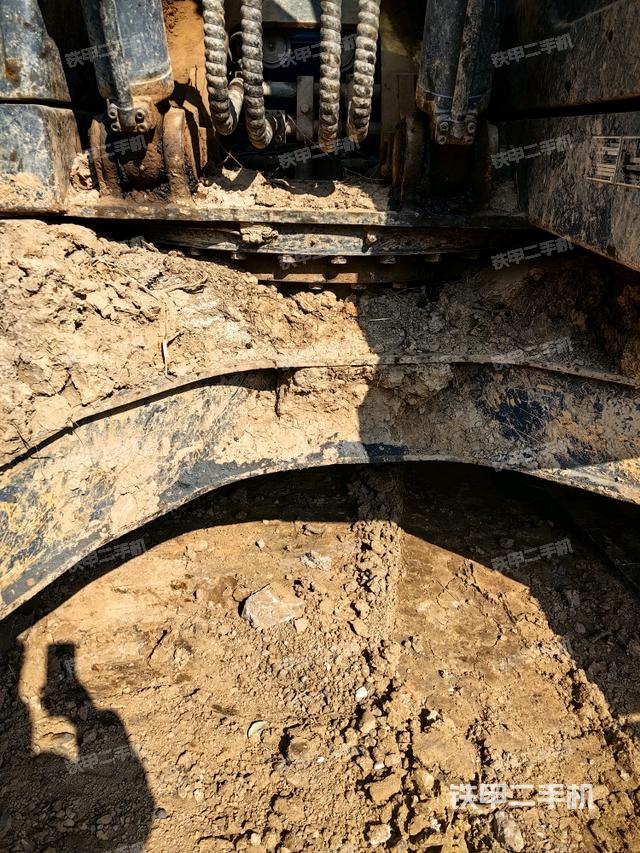 轉(zhuǎn)盤(pán)和下車(chē)架正前（工作和回轉(zhuǎn)裝置）