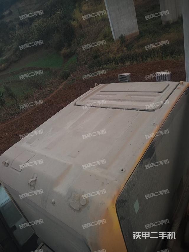 驾驶室顶部（整机外观）