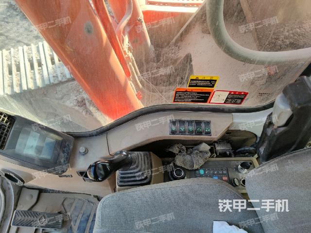 座椅右侧控制台/钥匙门/油门/含右手柄(驾驶室部分) 座椅右侧控制台/钥匙门/油门/含右手柄(驾驶室部分)