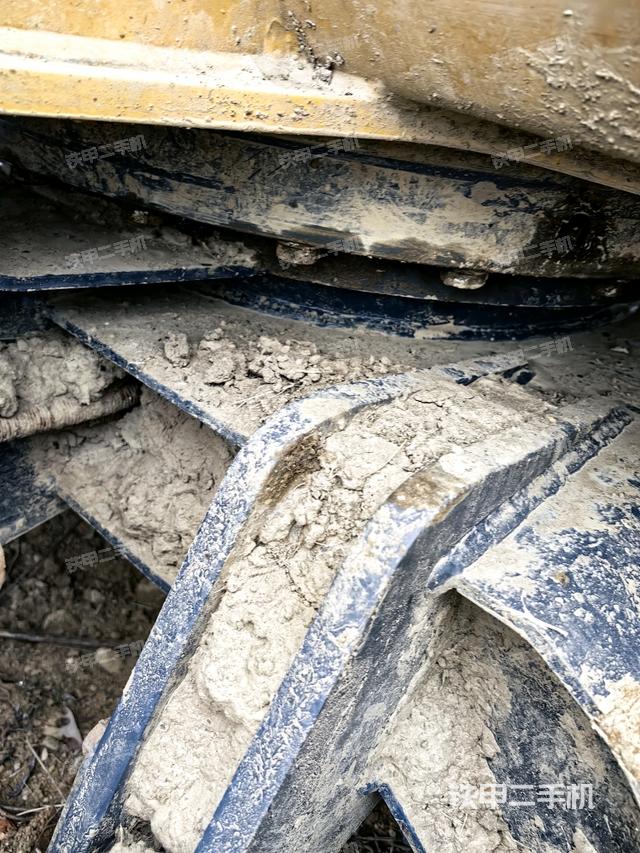 轉(zhuǎn)盤和下車架正前（工作和回轉(zhuǎn)裝置）