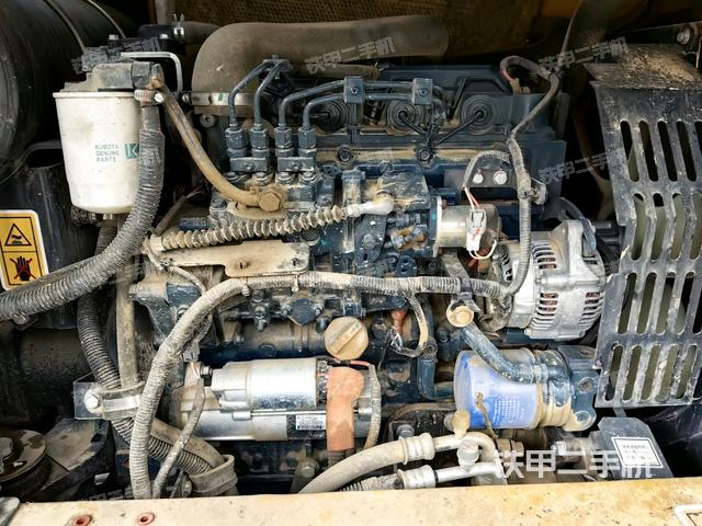 發(fā)動(dòng)機(jī)室（上車部件）