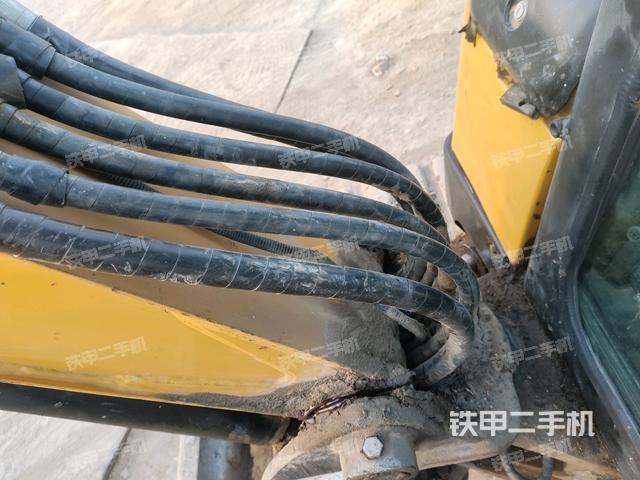 大臂根部?斜（工作和回轉(zhuǎn)裝置）