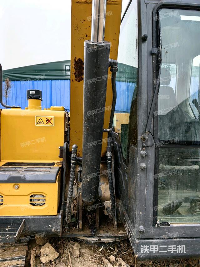 大臂根部?斜（工作和回轉(zhuǎn)裝置）