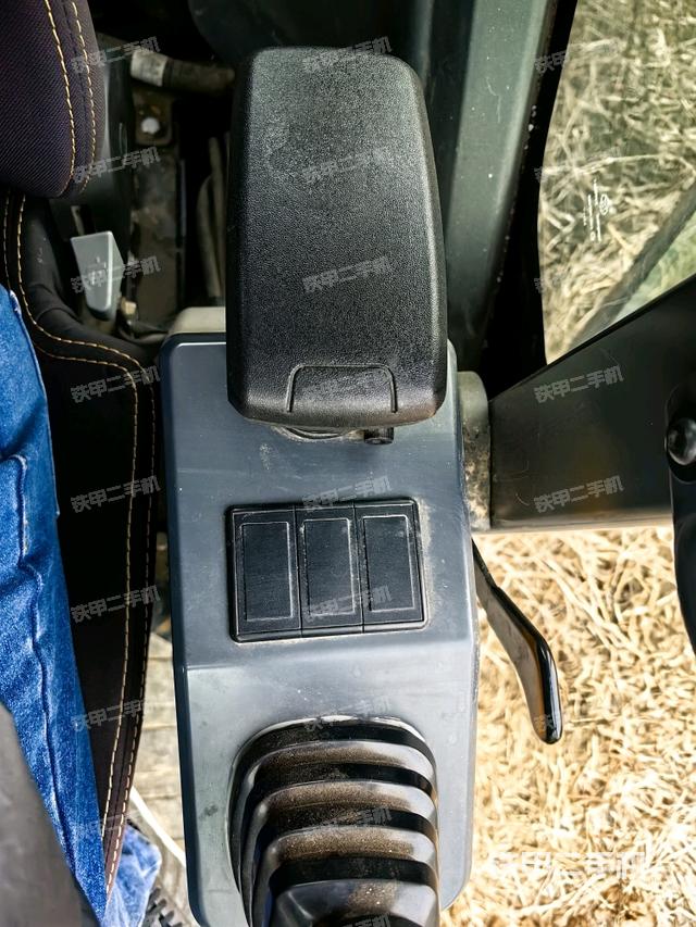 座椅左側(cè)控制臺(tái)/音響/含左手柄（駕駛室部分）