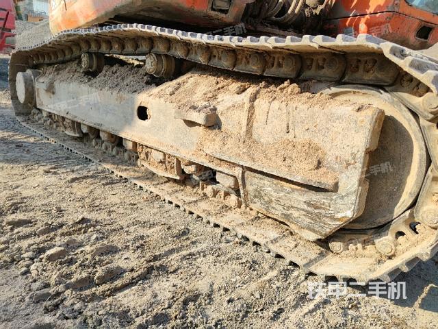 右侧履带整体(行走机构) 右侧履带整体(行走机构)