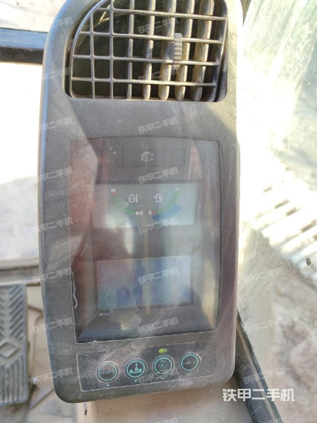 显示屏 (驾驶室部分) 显示屏 (驾驶室部分)