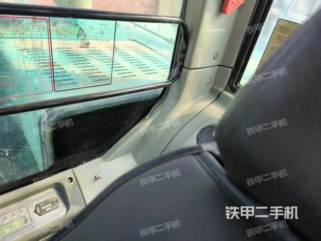 后窗玻璃角標（駕駛室部分）