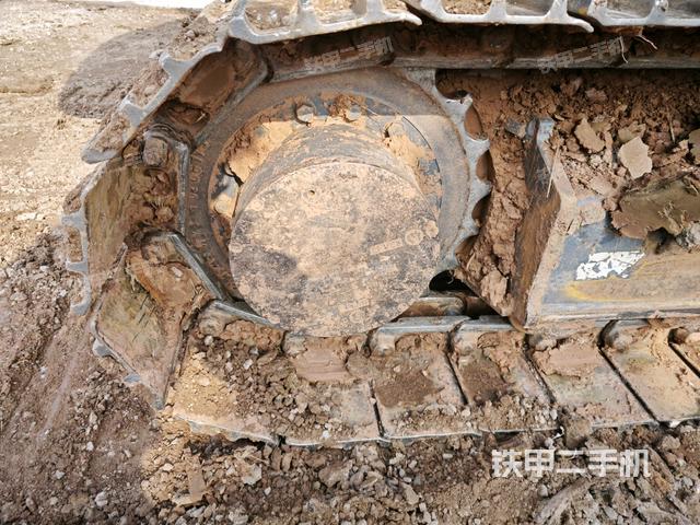 左驅(qū)動輪（行走機(jī)構(gòu)）