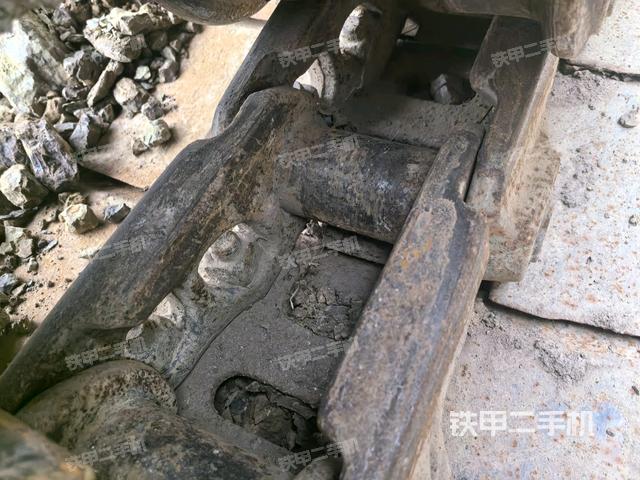 右驅(qū)動輪（行走機構(gòu)）