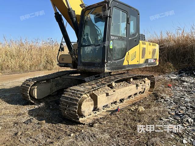 駕駛室整體(整機(jī)外觀) 駕駛室整體(整機(jī)外觀)