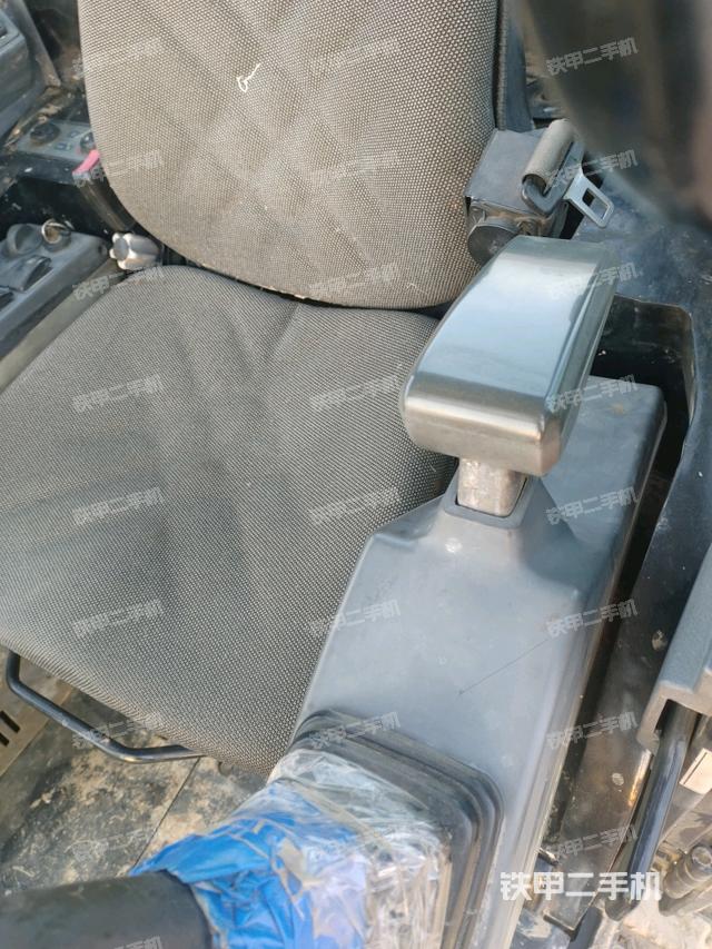 座椅左側(cè)控制臺(tái)/音響/含左手柄（駕駛室部分）