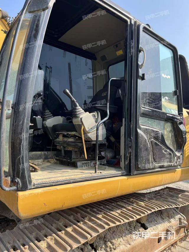 驾驶室整体（整机外观）