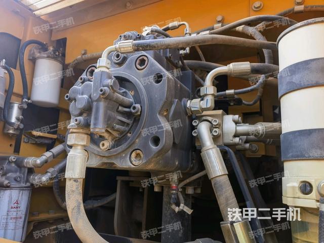 液壓泵斜45?左(大件艙室) 液壓泵斜45?左(大件艙室)