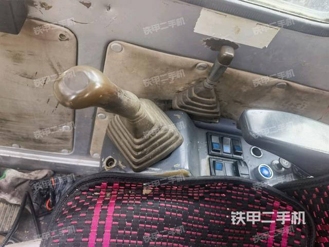 座椅右側(cè)控制臺(tái)/鑰匙門/油門/含右手柄(駕駛室部分) 座椅右側(cè)控制臺(tái)/鑰匙門/油門/含右手柄(駕駛室部分)