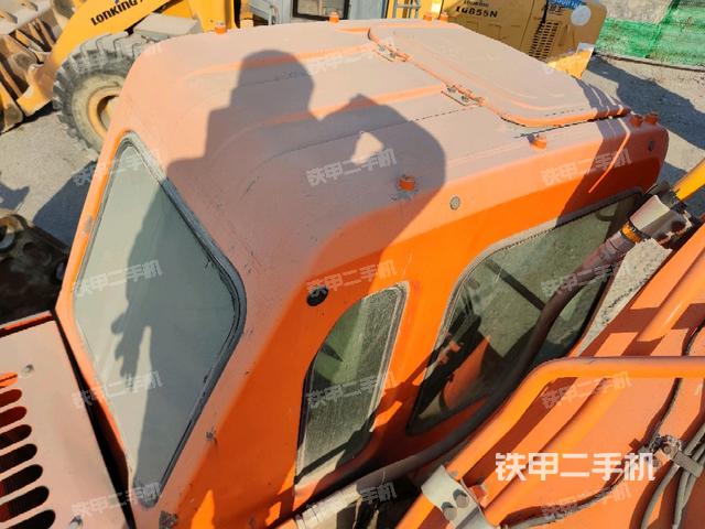 驾驶室顶部俯视(上车部件) 驾驶室顶部俯视(上车部件)