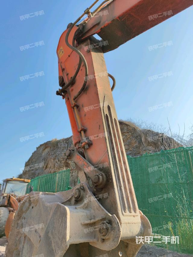 小臂整体左后(工作和回转装置) 小臂整体左后(工作和回转装置)