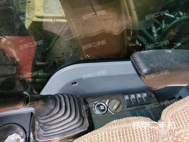 座椅右側(cè)控制臺/鑰匙門/油門/含右手柄（駕駛室部分）