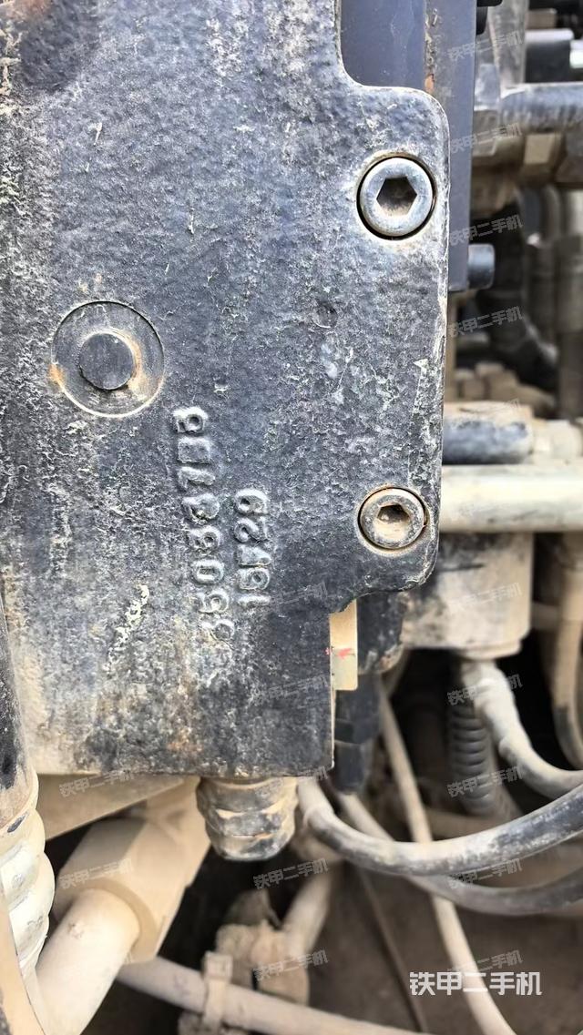 回转马达和主控阀（整机外观）