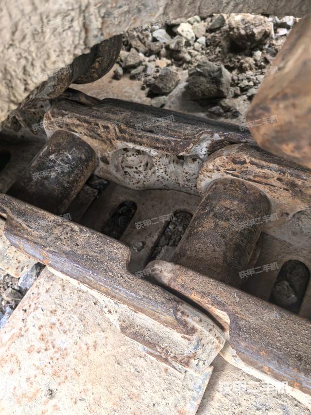 左驅(qū)動輪（行走機構(gòu)）