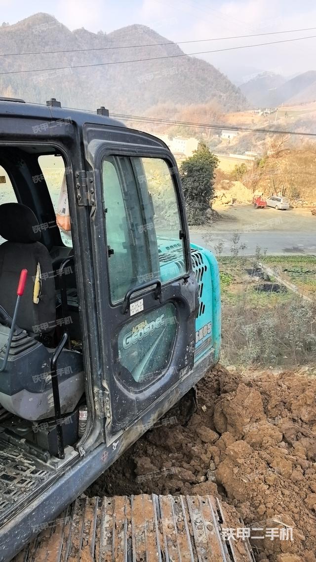 驾驶室顶部（整机外观）