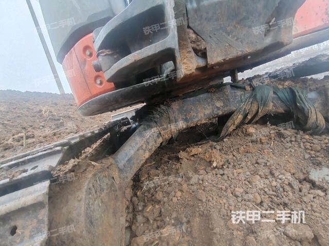轉(zhuǎn)盤和下車架正前(工作和回轉(zhuǎn)裝置) 轉(zhuǎn)盤和下車架正前(工作和回轉(zhuǎn)裝置)