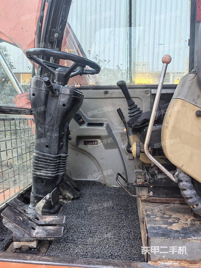 驾驶室整体（整机外观）