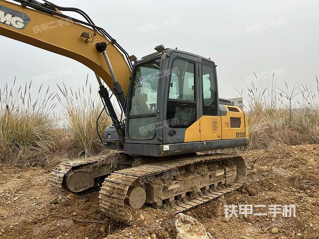 駕駛室整體(整機(jī)外觀) 駕駛室整體(整機(jī)外觀)