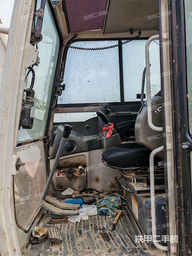 駕駛室整體（整機(jī)外觀）