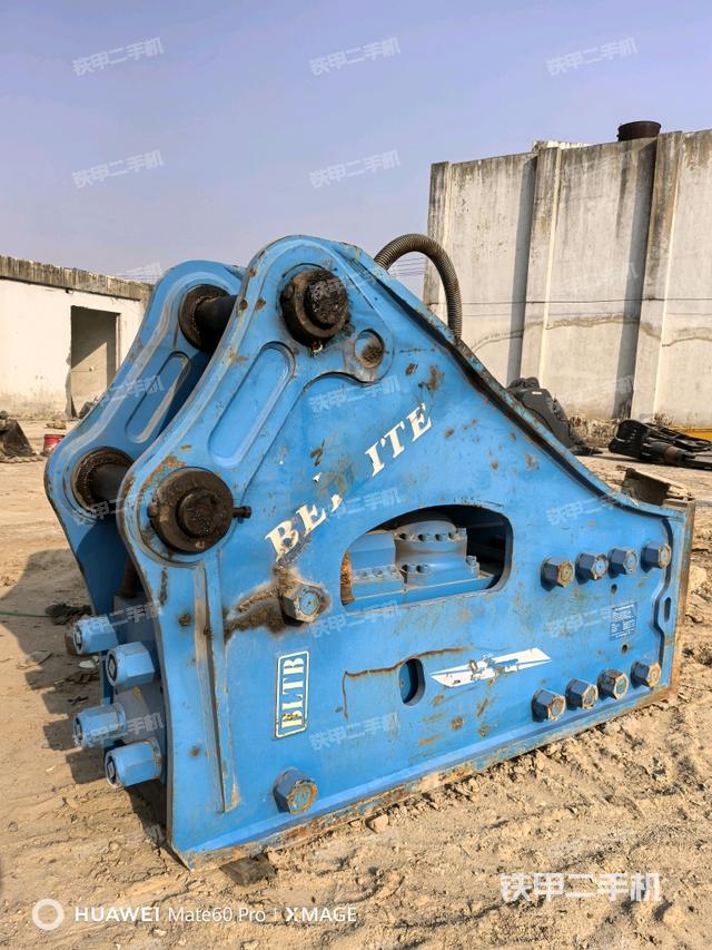 整機(jī)右后45°(設(shè)備外觀及核心部件) 整機(jī)右后45°(設(shè)備外觀及核心部件)