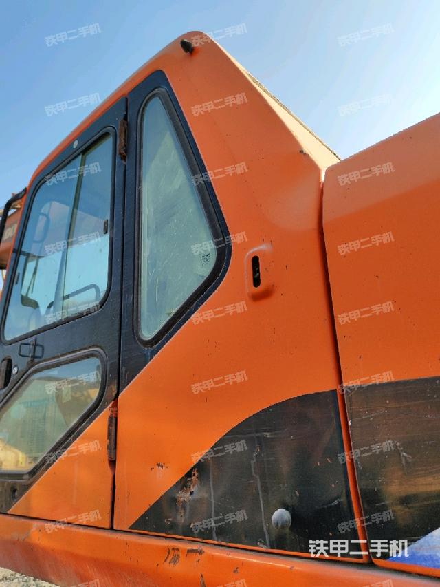 驾驶室左后45度(驾驶室部分) 驾驶室左后45度(驾驶室部分)