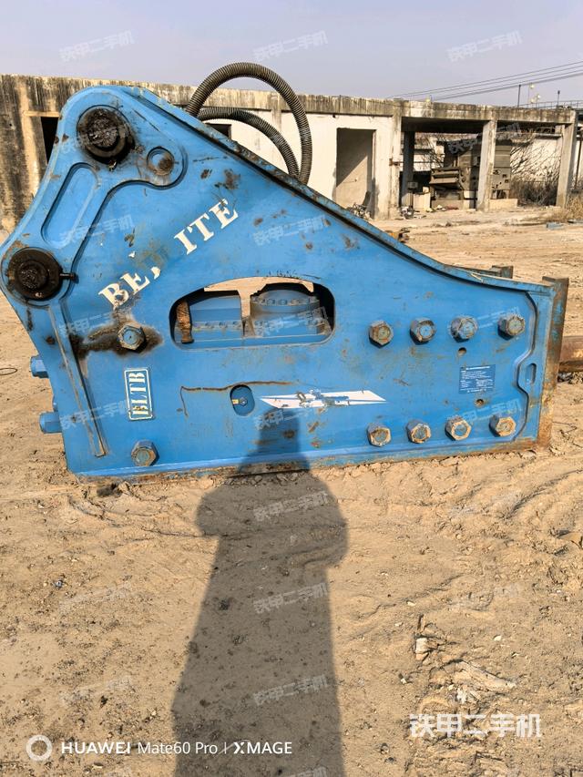 整機(jī)左側(cè)(設(shè)備外觀及核心部件) 整機(jī)左側(cè)(設(shè)備外觀及核心部件)