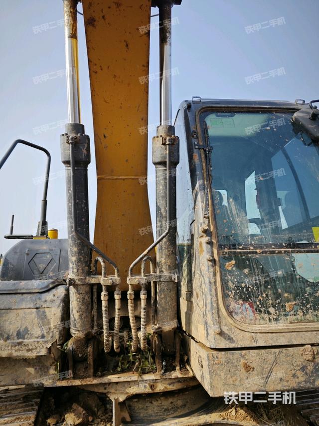 大臂油缸整體?豎拍（工作和回轉(zhuǎn)裝置）