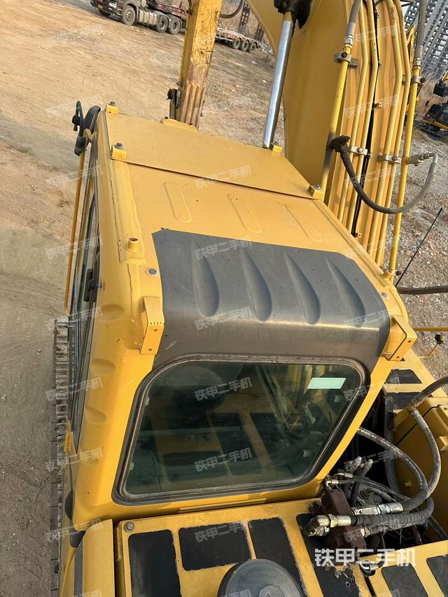 駕駛室頂部（整機外觀）