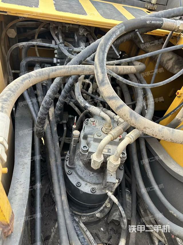 回轉(zhuǎn)馬達和主控閥（整機外觀）