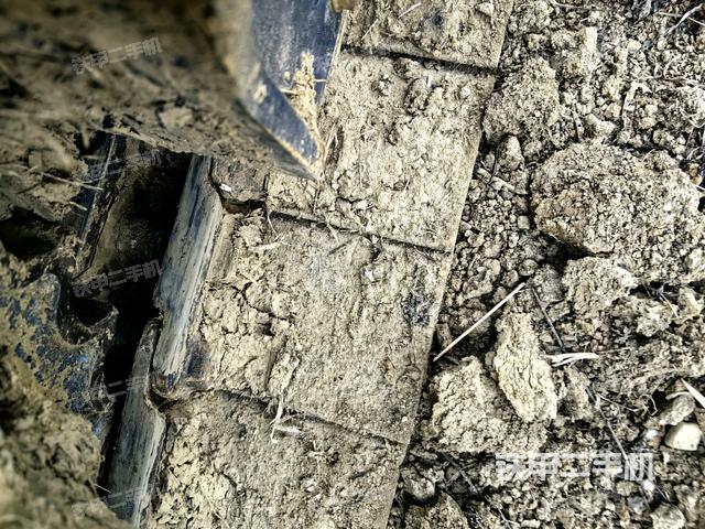 右驅(qū)動輪（行走機(jī)構(gòu)）