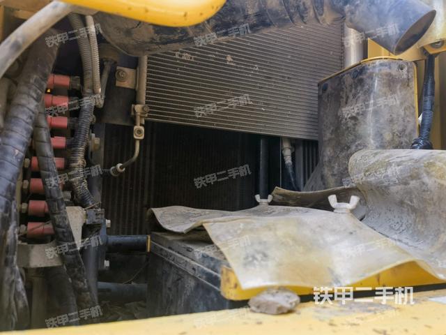 散熱器正面(大件艙室) 散熱器正面(大件艙室)