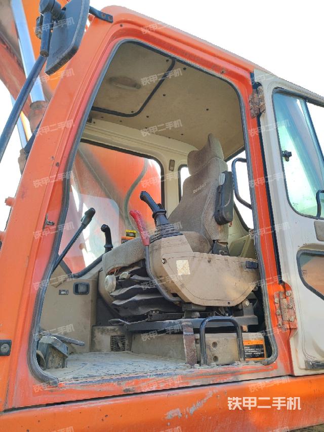 顶棚整体(驾驶室部分) 顶棚整体(驾驶室部分)